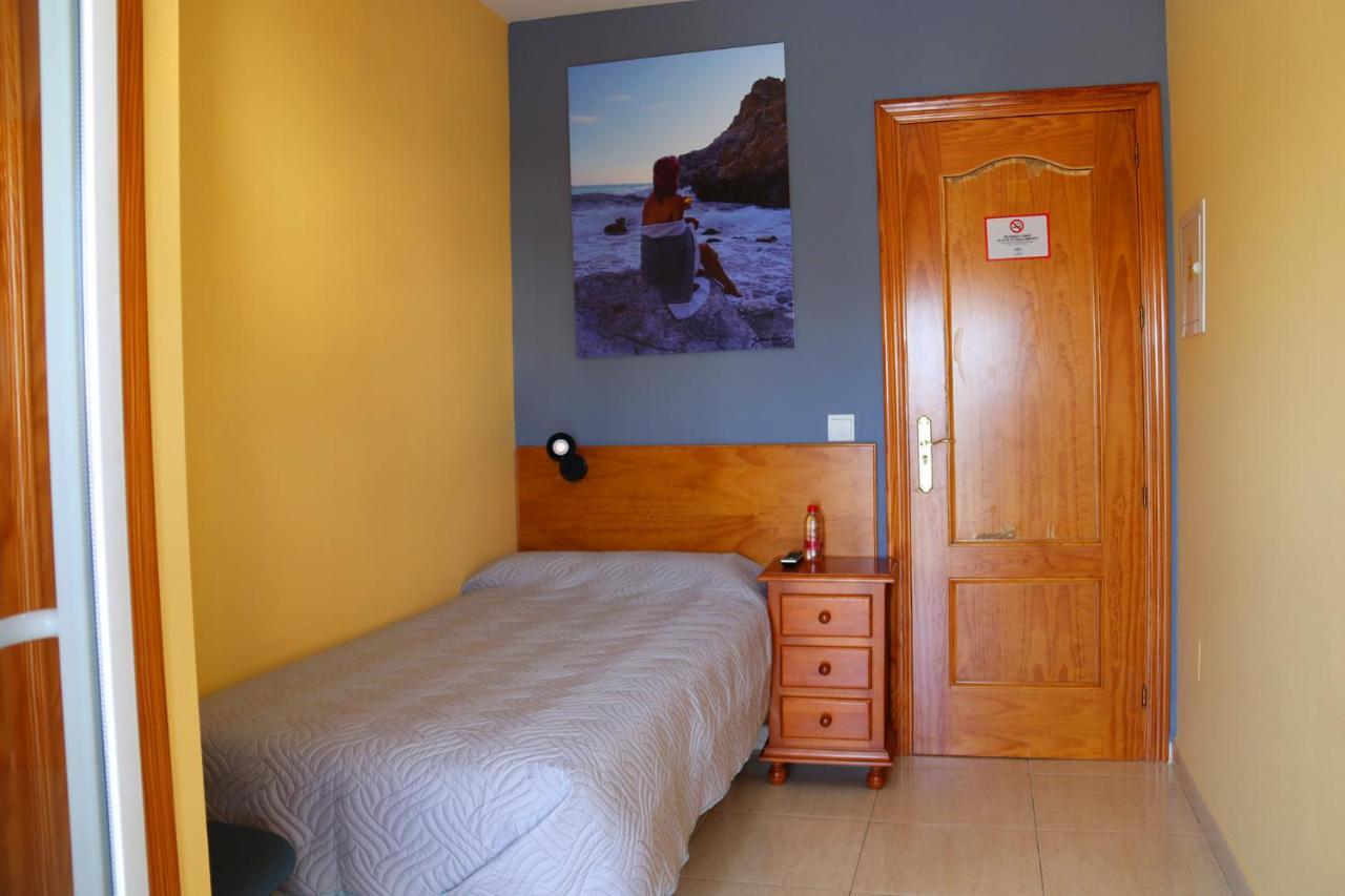 Hostal La Estacion Benajarafe Exterior photo